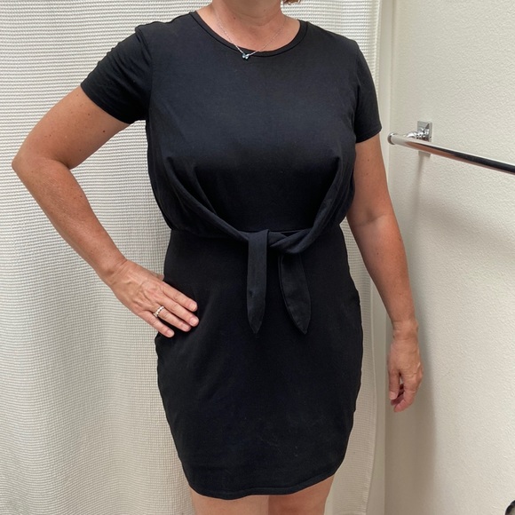 Women’s Express black short sleeve tie front t-shirt mini dress. Size large - Picture 2 of 8